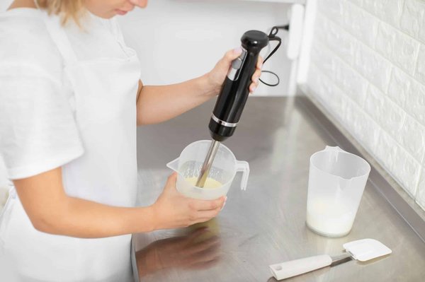 Maîtriser l'art de la cuisine avec un mixeur plongeant